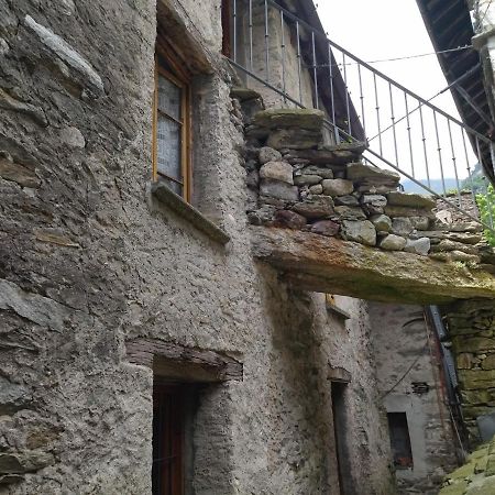 Il Fiume Di Fianco. Appartamento Alta Valsesia Mollia Exteriör bild